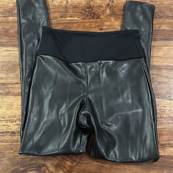 Assets by Spanx Faux Leather shaping leggings M - Picture 7 of 7